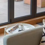 Lovelystay - Primrose 2br Flat With Free Parking, Ac And Balcony Lejlighed