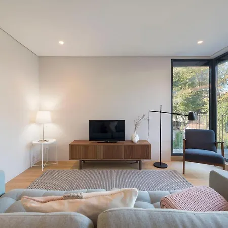 Lovelystay - Primrose 2br Flat With Free Parking, Ac And Balcony * Porto