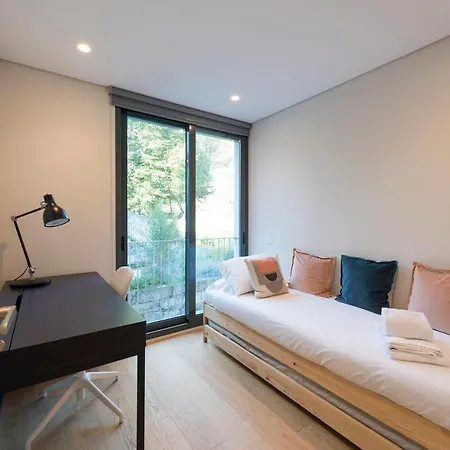 Lovelystay - Primrose 2br Flat With Free Parking, Ac And Balcony