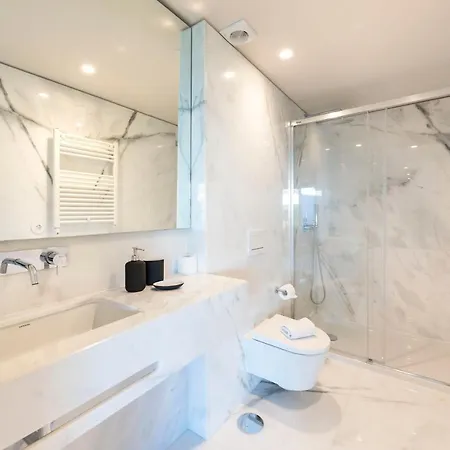Lovelystay - Primrose 2br Flat With Free Parking, Ac And Balcony Appartamento *