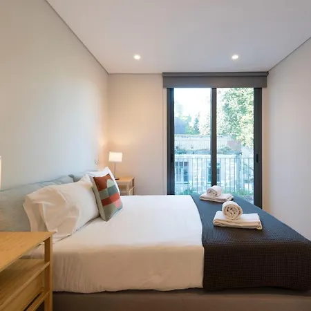 Lovelystay - Primrose 2br Flat With Free Parking, Ac And Balcony Apartment Porto
