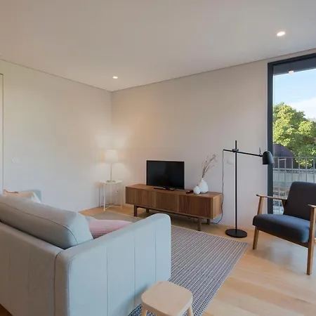 Lovelystay - Primrose 2br Flat With Free Parking, Ac And Balcony Porto
