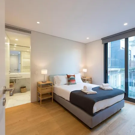 Lovelystay - Primrose 2br Flat With Free Parking, Ac And Balcony Apartment Porto
