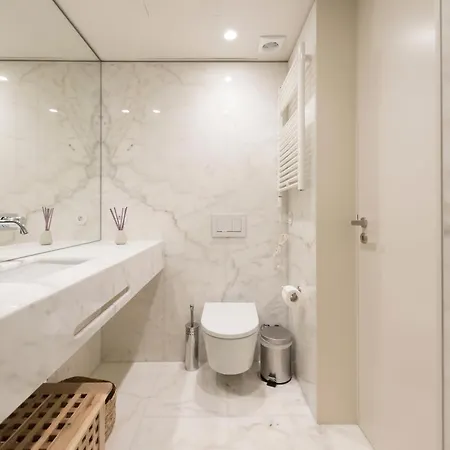 Apartment Lovelystay - Primrose 2br Flat With Free Parking, Ac And Balcony