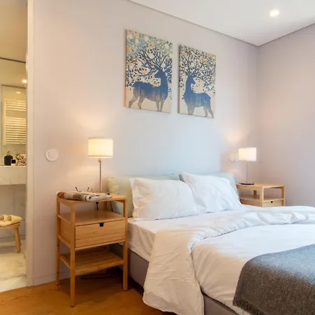 Apartman Lovelystay - Primrose 2br Flat With Free Parking, Ac And Balcony Porto