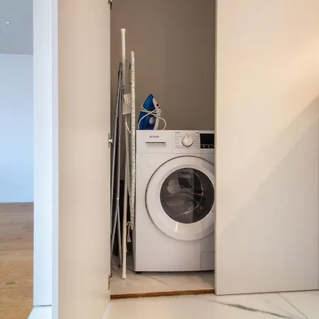 Appartamento Lovelystay - Primrose 2br Flat With Free Parking, Ac And Balcony Oporto