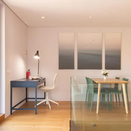 Primrose Deluxe 2br W Parking By Lovelystay