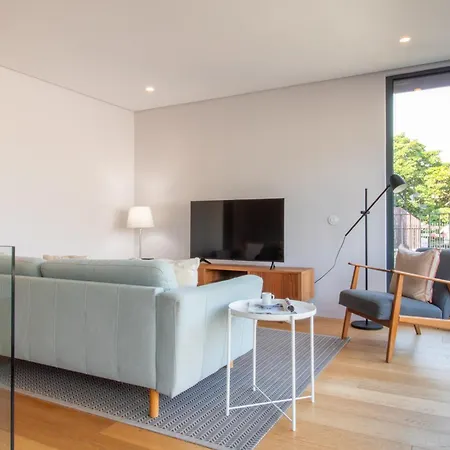 Daire Lovelystay - Primrose 2br Flat With Free Parking, Ac And Balcony *