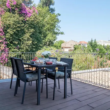 Primrose Deluxe 2br W Parking By Lovelystay