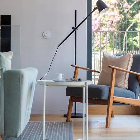 Daire Lovelystay - Primrose 2br Flat With Free Parking, Ac And Balcony