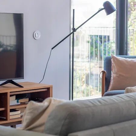 Lovelystay - Primrose 2br Flat With Free Parking, Ac And Balcony *