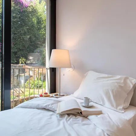 Apartman Lovelystay - Primrose 2br Flat With Free Parking, Ac And Balcony Porto