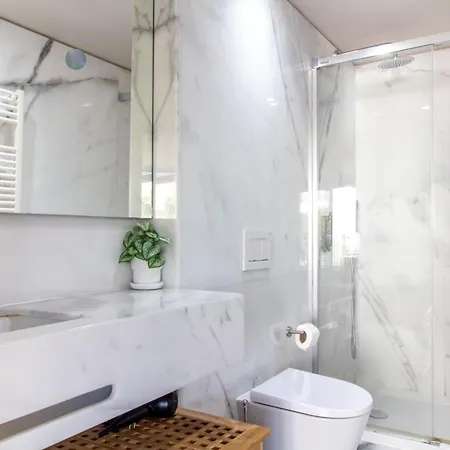 Lovelystay - Primrose 2br Flat With Free Parking, Ac And Balcony Appartamento *