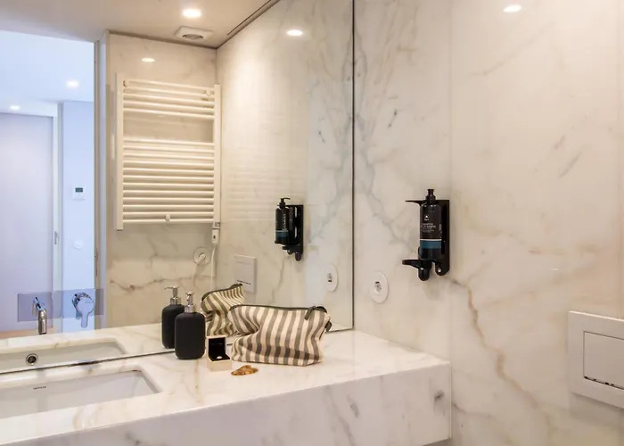 Lovelystay - Primrose 2br Flat With Free Parking, Ac And Balcony شقة بورتو