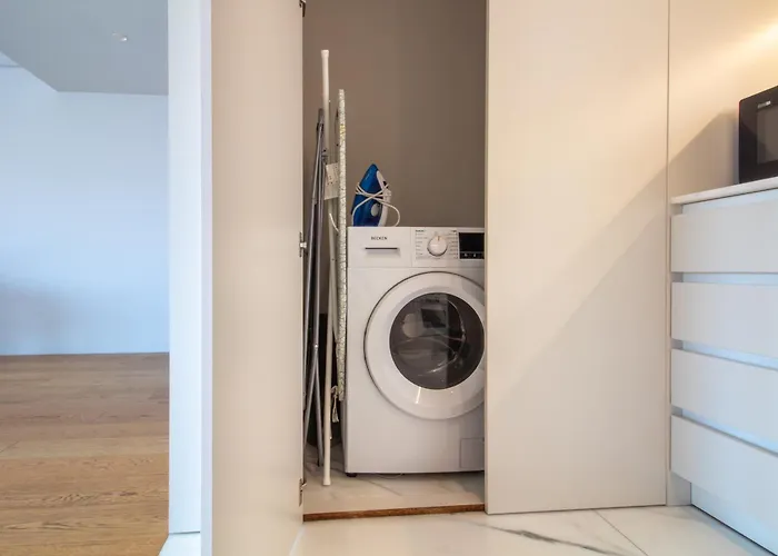 Appartamento Lovelystay - Primrose 2br Flat With Free Parking, Ac And Balcony Oporto