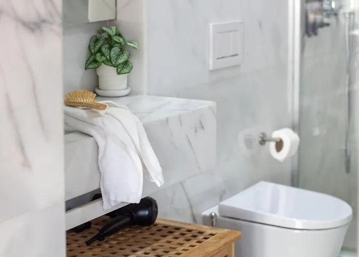 Lovelystay - Primrose 2br Flat With Free Parking, Ac And Balcony * ポルト