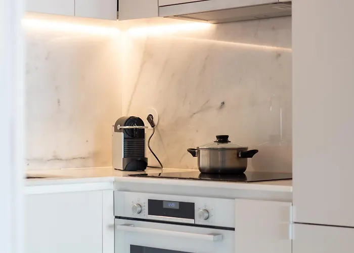 Lovelystay - Primrose 2br Flat With Free Parking, Ac And Balcony * Oporto