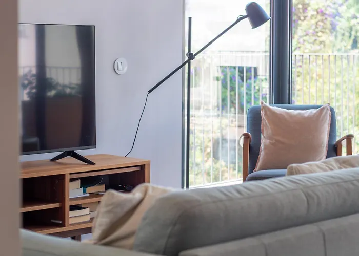 Lovelystay - Primrose 2br Flat With Free Parking, Ac And Balcony *