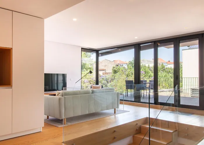 Lovelystay - Primrose 2br Flat With Free Parking, Ac And Balcony بورتو