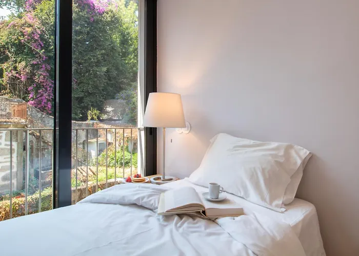 アパート Lovelystay - Primrose 2br Flat With Free Parking, Ac And Balcony ポルト