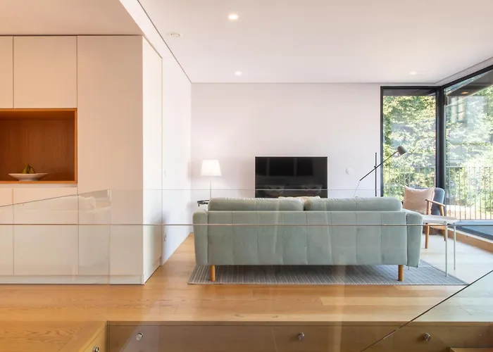 Lovelystay - Primrose 2br Flat With Free Parking, Ac And Balcony Apartment Porto