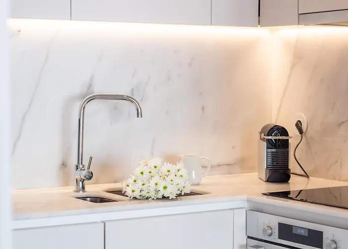 Apartment Lovelystay - Primrose 2br Flat With Free Parking, Ac And Balcony *