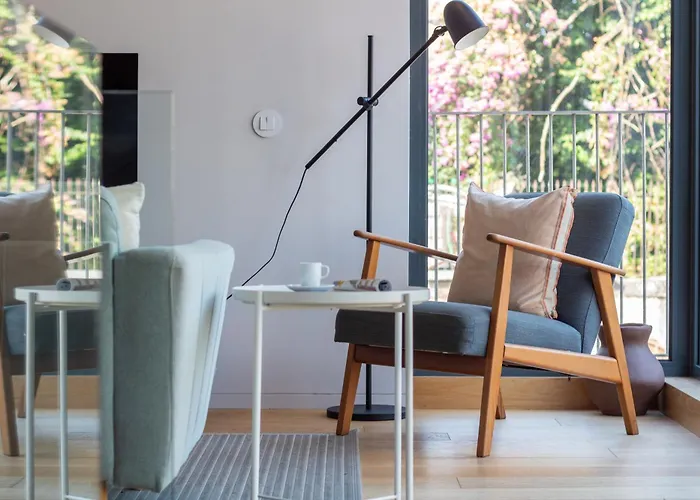 Apartment Lovelystay - Primrose 2br Flat With Free Parking, Ac And Balcony