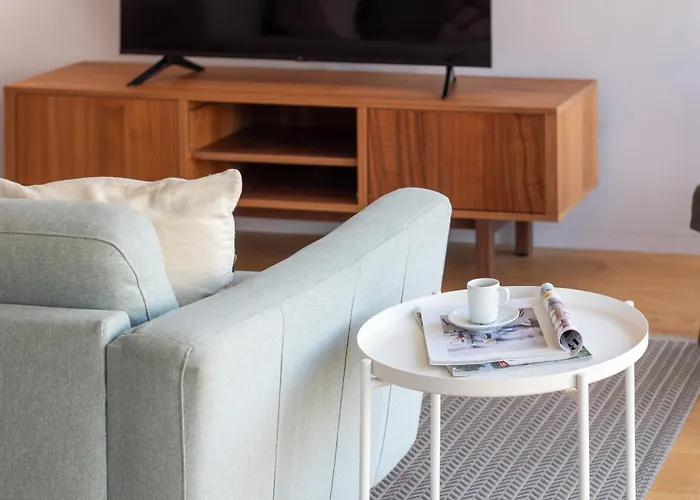 Lovelystay - Primrose 2br Flat With Free Parking, Ac And Balcony Apartment *