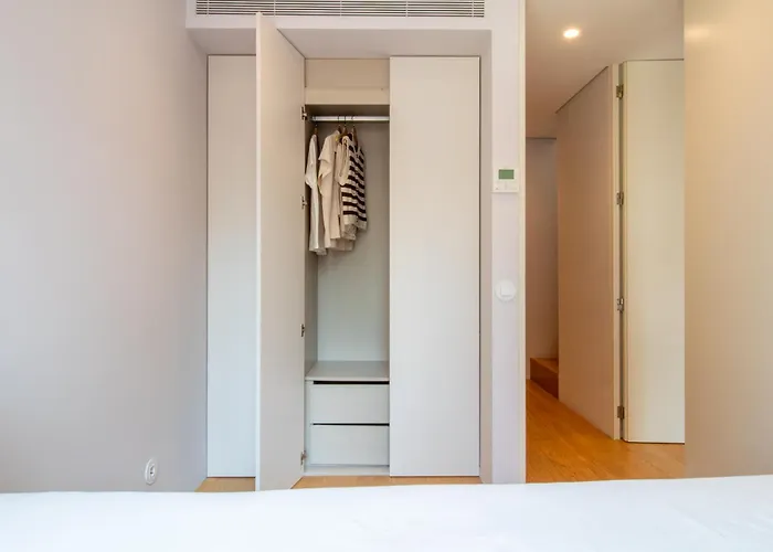 Lovelystay - Primrose 2br Flat With Free Parking, Ac And Balcony Apartment Porto