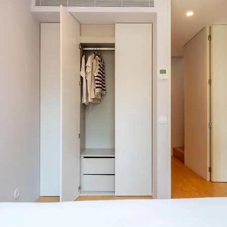 Lovelystay - Primrose 2br Flat With Free Parking, Ac And Balcony Apartment Porto