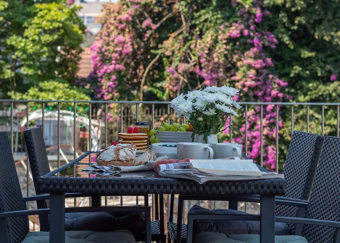 Lovelystay - Primrose 2br Flat With Free Parking, Ac And Balcony Apartman