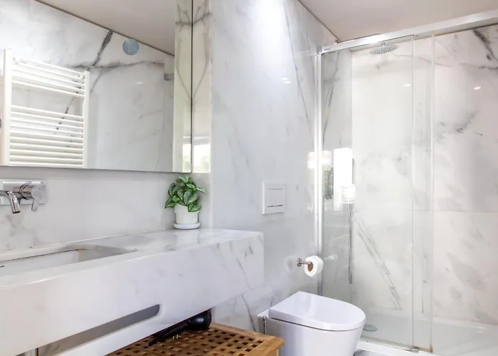 Lovelystay - Primrose 2br Flat With Free Parking, Ac And Balcony Apartman *